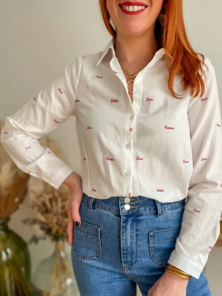 love_chemise_blanche_brod_3.webp Tops, Blouses*Justine Boutique Love chemise blanche brodée